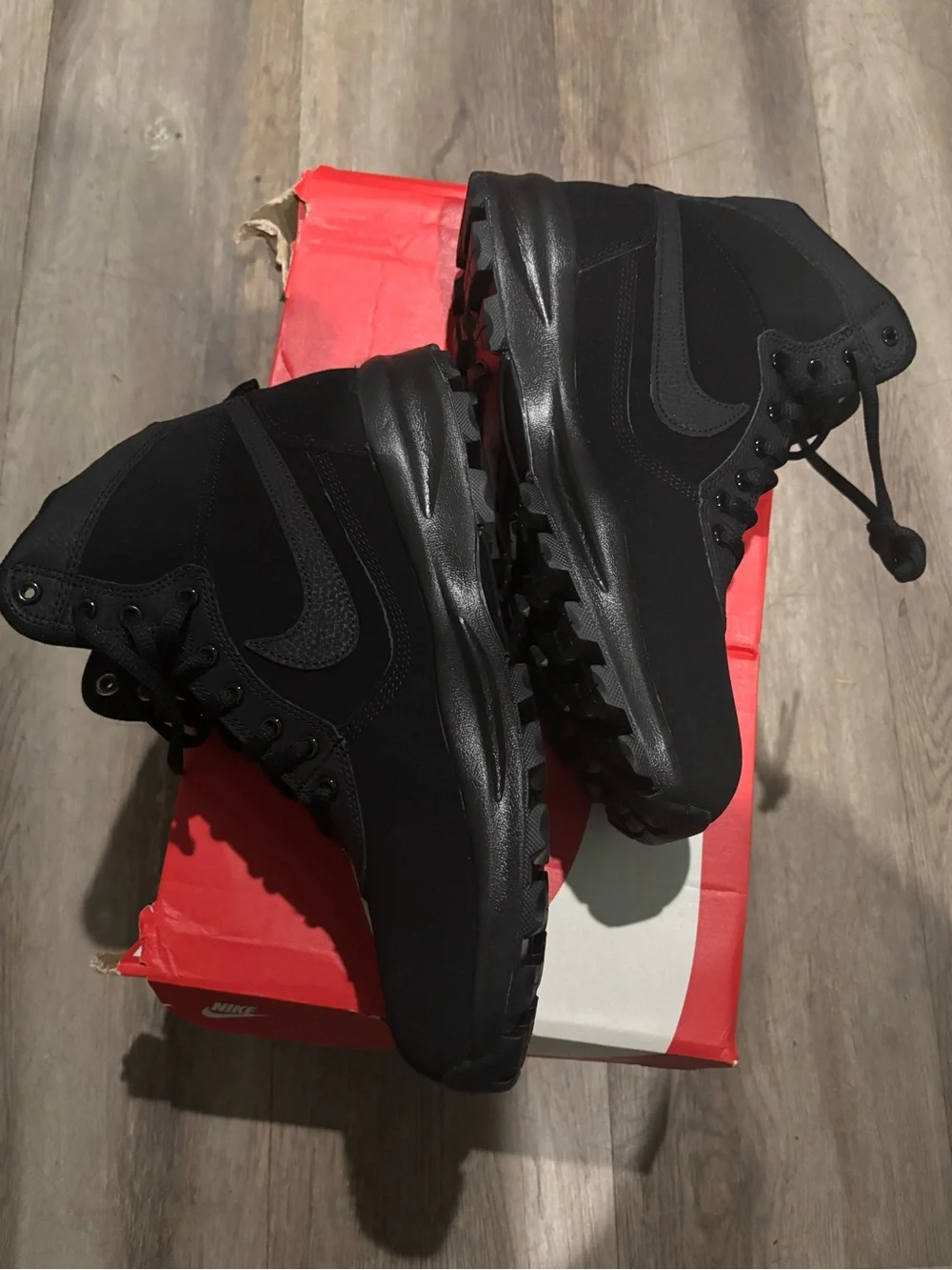 Nike Manoadome Black Mid-Top Boots